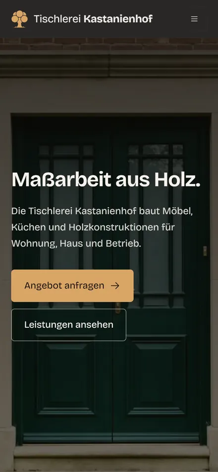 Startansicht der Demo-Seite einer erfundenen Tischlerei auf dem Handy